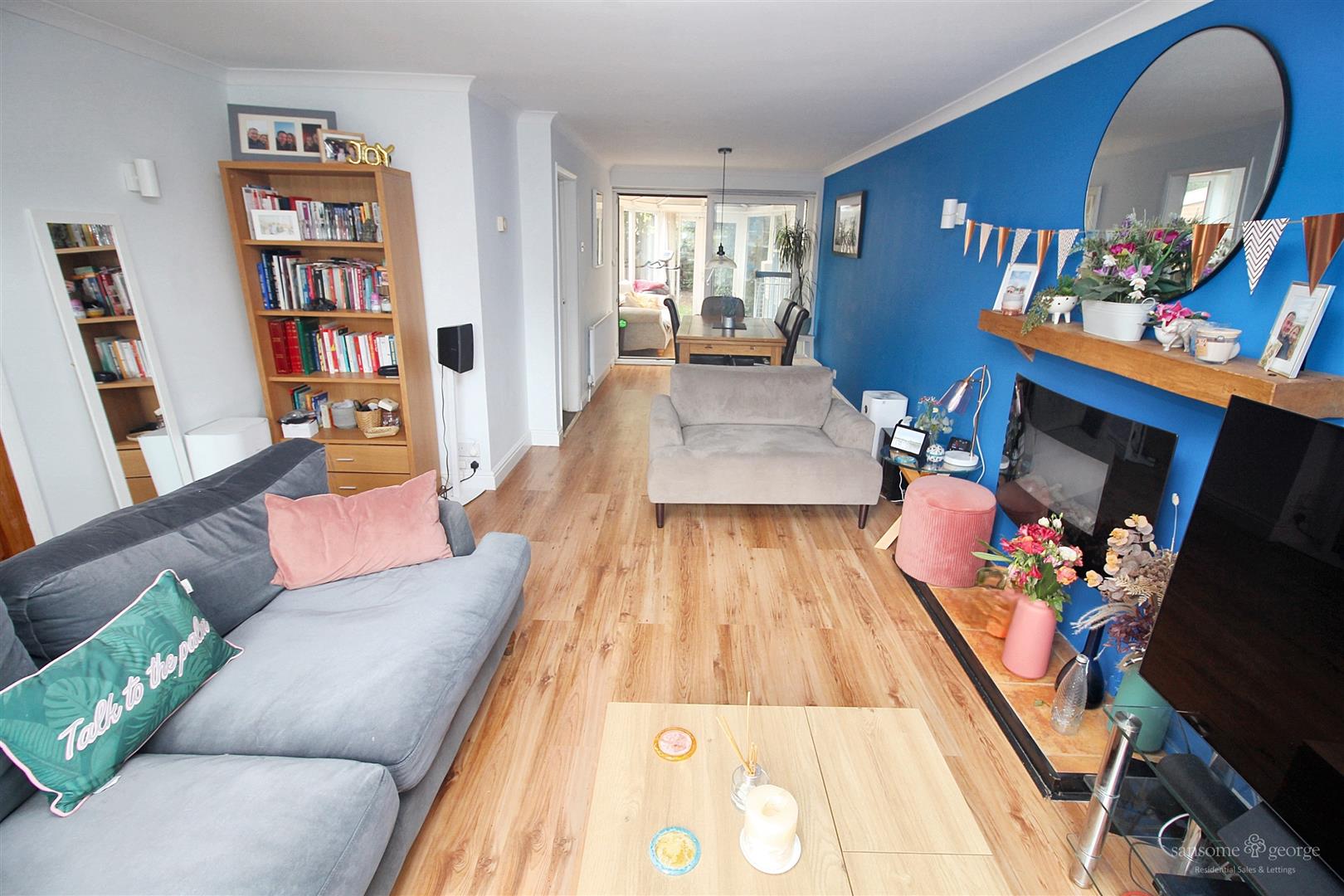 3 bed property in Tree Close, Reading